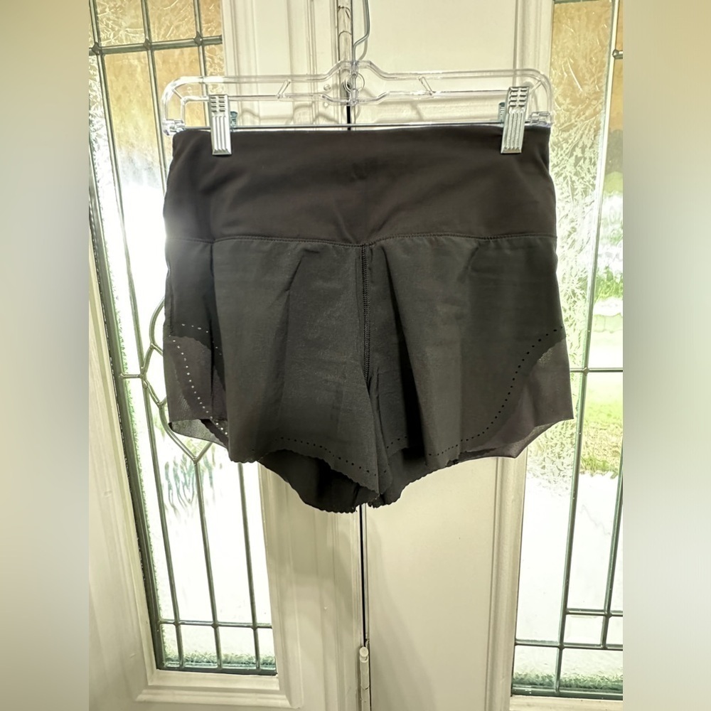 Lululemon Smooth Stride Short in 
Black size 4